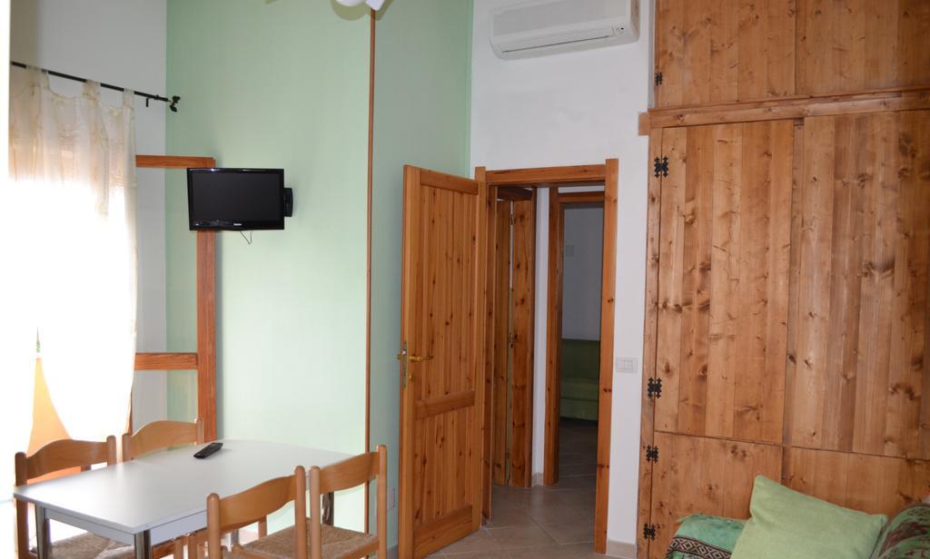 Apartments Mimose Badesi Chambre photo