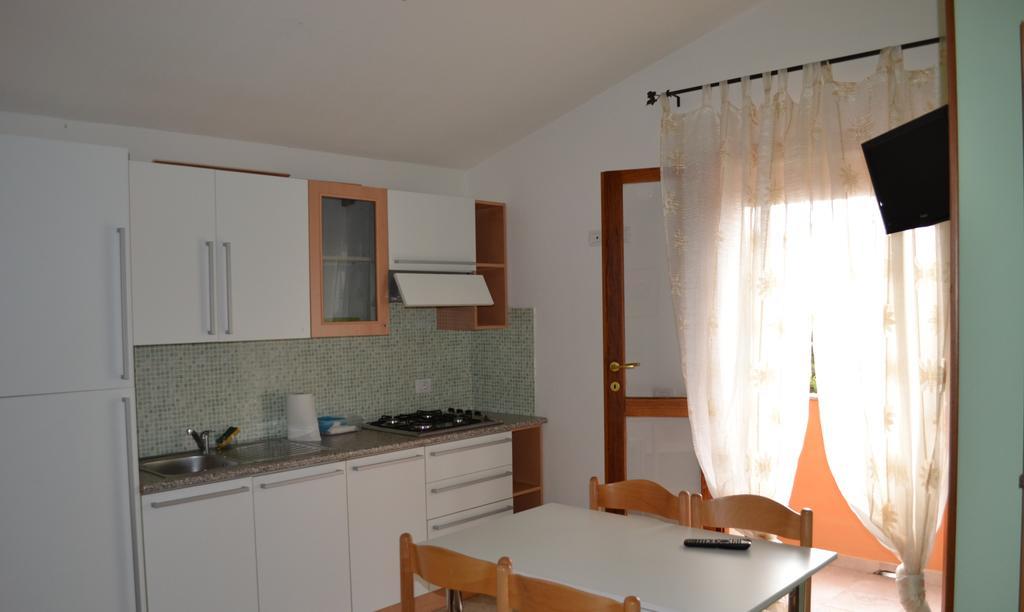 Apartments Mimose Badesi Chambre photo